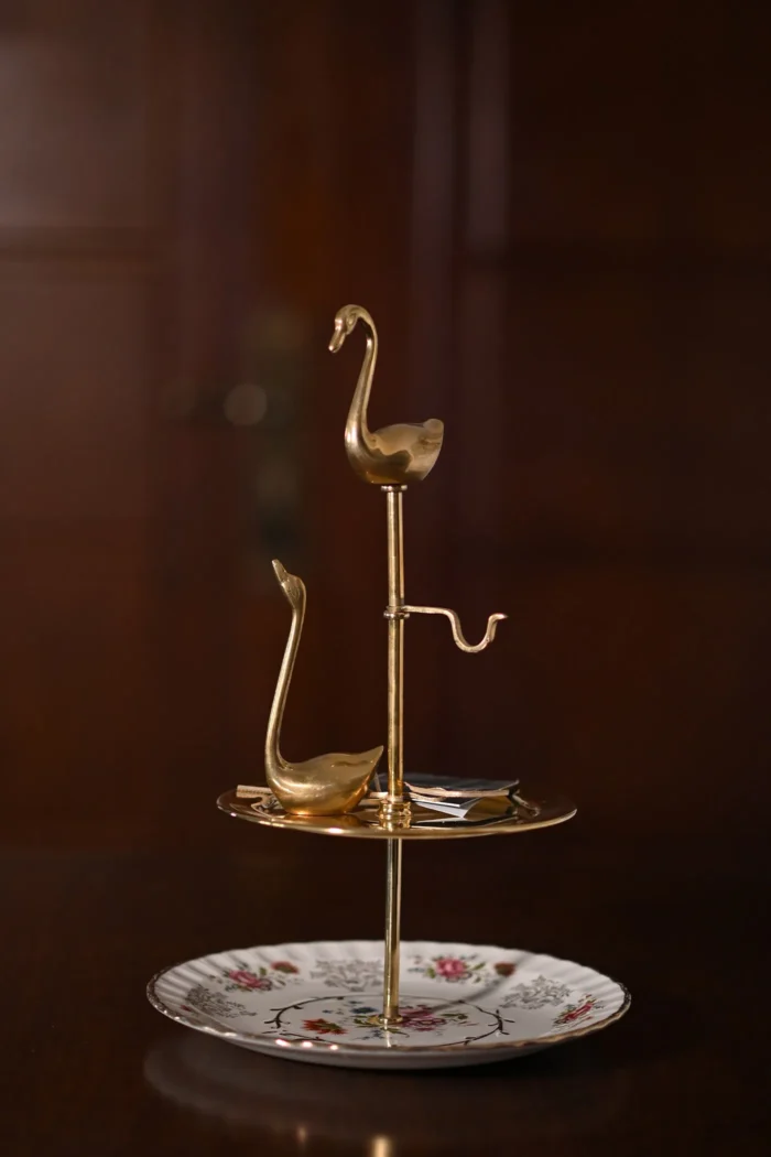 the swan jewelry stand